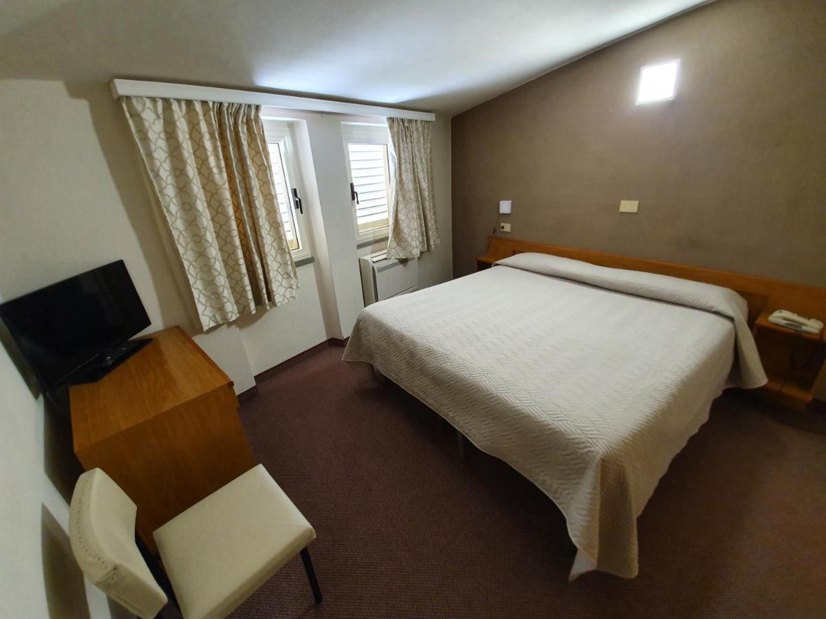 Hotel Giovanna Монтекатини Терме Екстериор снимка